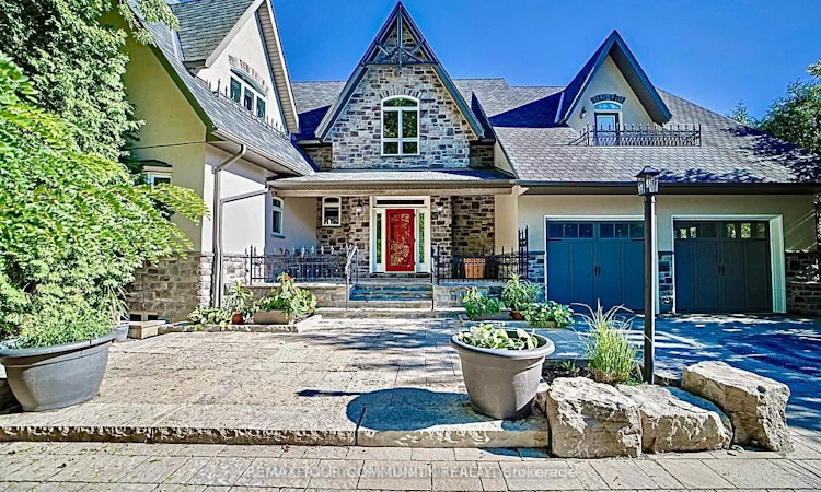 57 Joseph Street S
