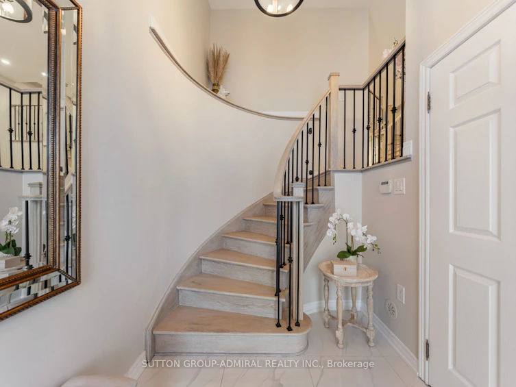 5 Millhouse Court, Vaughan, ON, L6A 4J4 - 3
