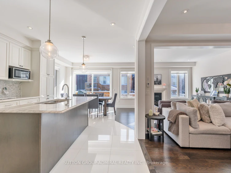 124 Mondial Crescent, East Gwillimbury, ON, L9N 0S2
