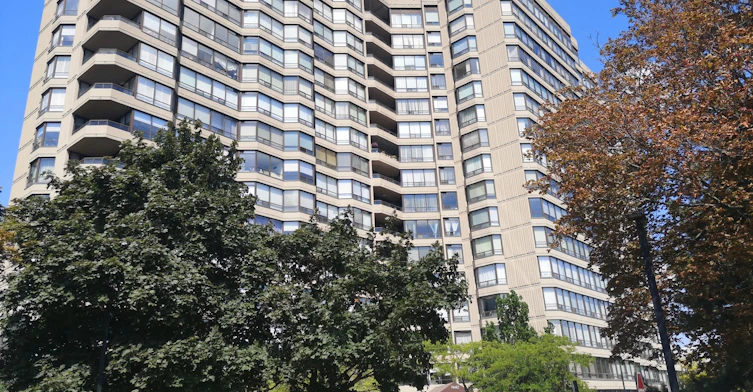 1102-7440 Bathurst Street, Vaughan, ON, L4J 7K8