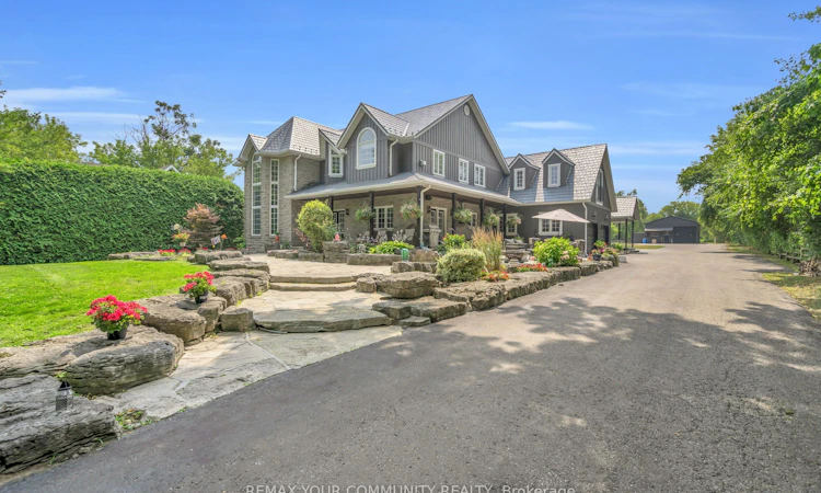 515 Lake Drive E