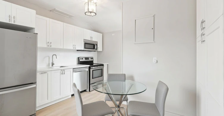 Second Floor-443 Ontario Street, Newmarket, ON, L3Y 2K6 - 7