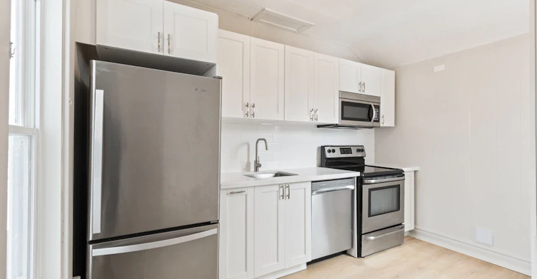 Second Floor-443 Ontario Street, Newmarket, ON, L3Y 2K6 - 9