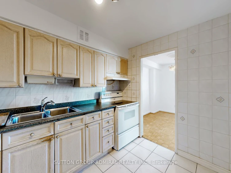 901-80 Inverlochy Boulevard, Markham, ON, L3T 4P3 - 10