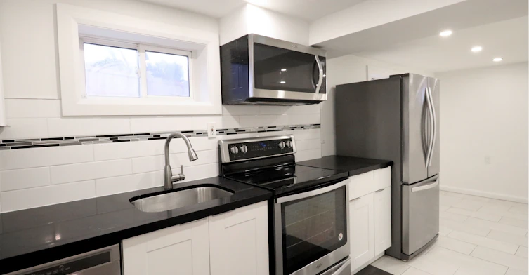 Basement-122 Longford Drive, Newmarket, ON, L3Y 2Y5 - 4