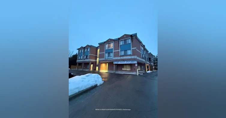 203-72 Lake Avenue, Richmond Hill, ON, L4E 2V4