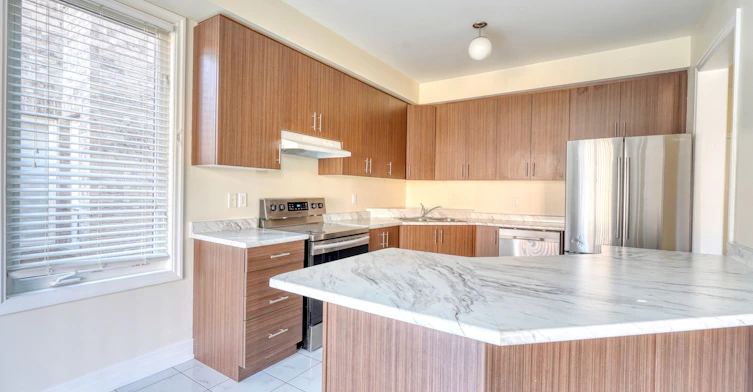 17 Mercury Avenue, Georgina, ON, L4P 0H1 - 9