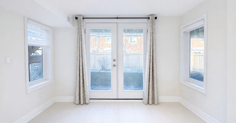 691 Shanahan Boulevard, Newmarket, ON, L3X 1P8 - 2