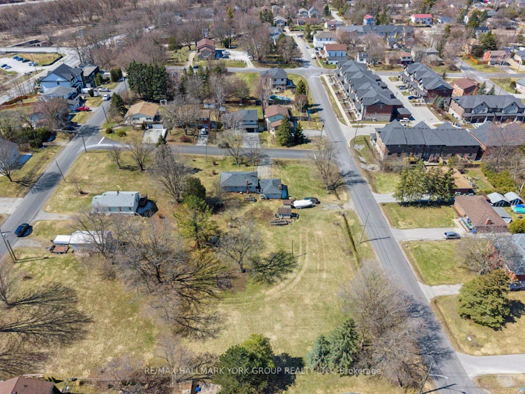 211 East Street, East Gwillimbury, ON, L9N 1K6 - 9