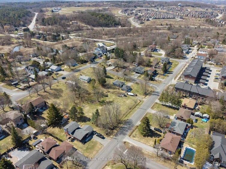 211 East Street, East Gwillimbury, ON, L9N 1K6 - 10