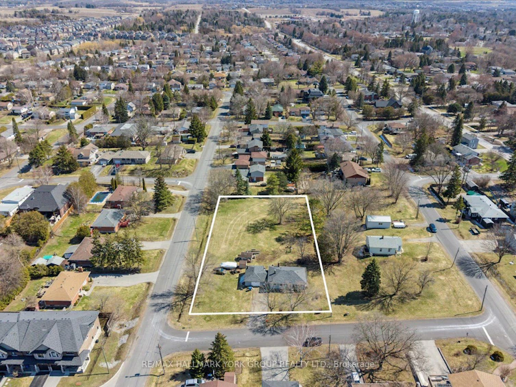 211 East Street, East Gwillimbury, ON, L9N 1K6 - 7