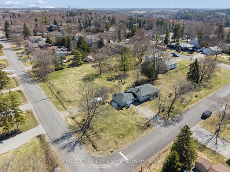 211 East Street, East Gwillimbury, ON, L9N 1K6 - 12