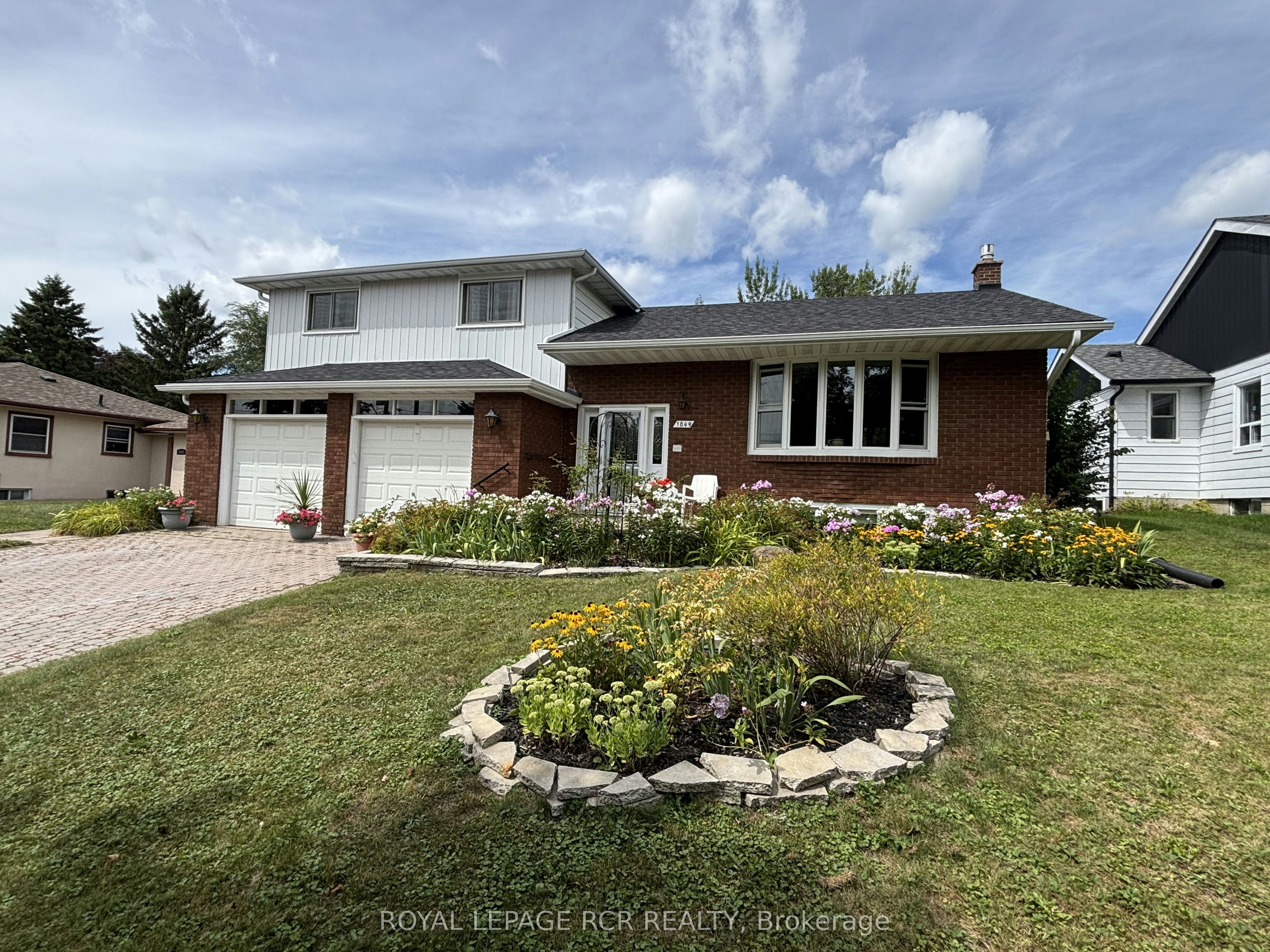 1049 Elgin Street, Newmarket, ON, L3Y 3C3