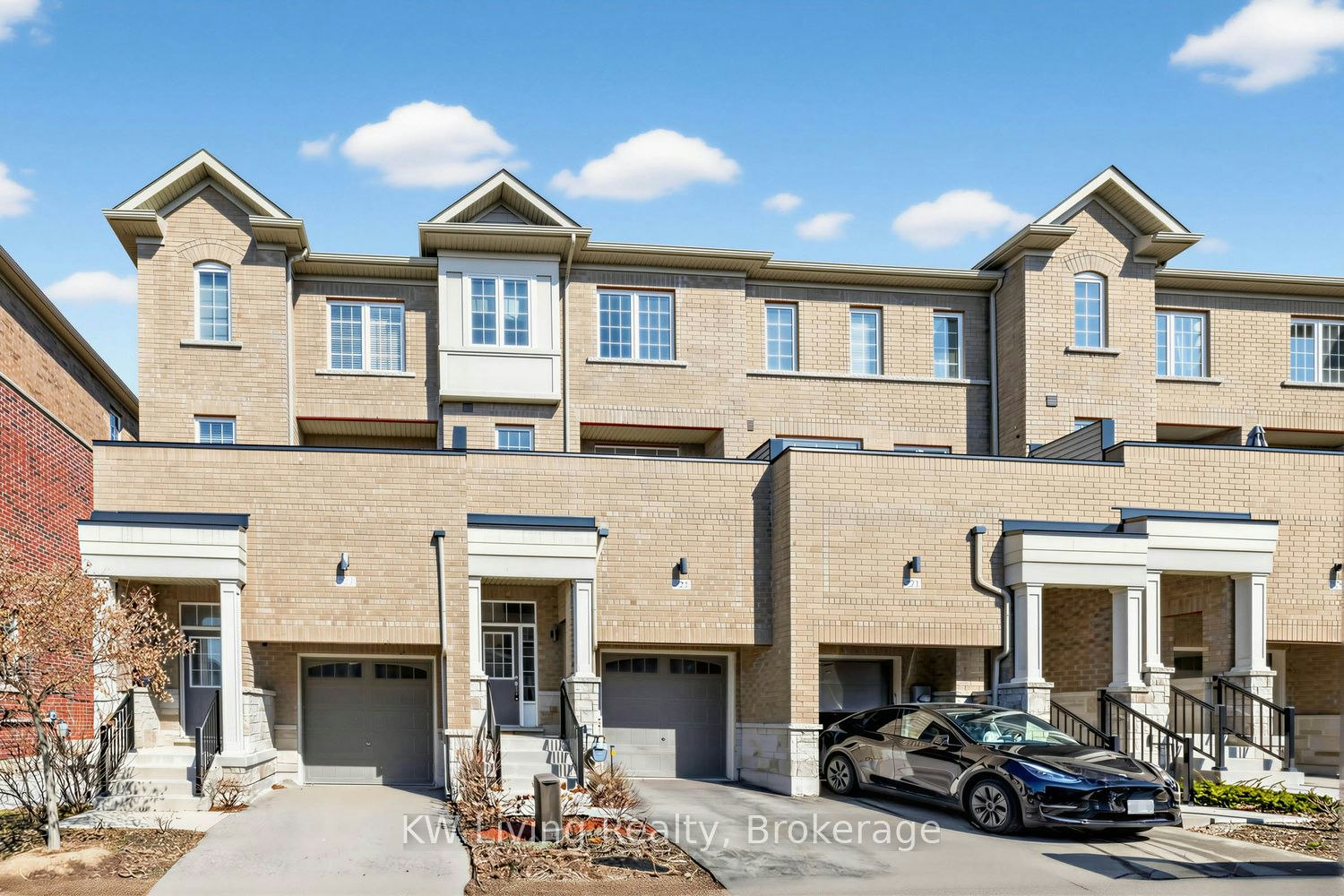 225 Harding Park Street, Newmarket, ON, L3Y 0E3