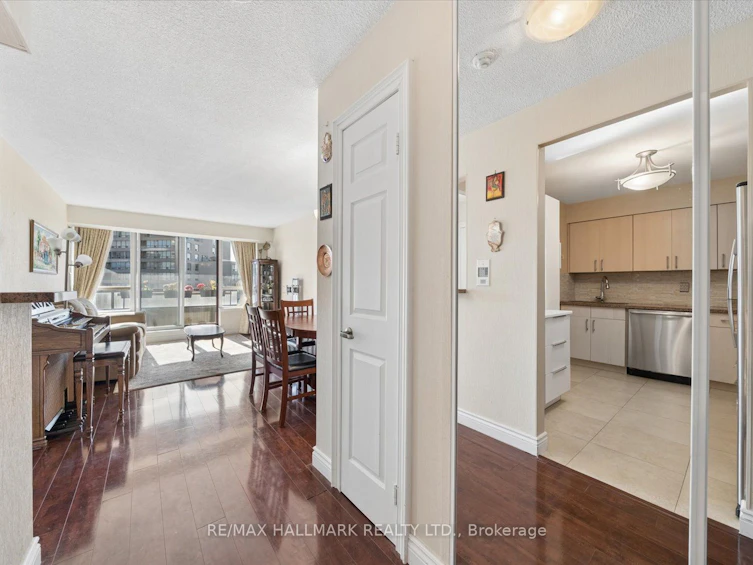 512-81 Townsgate Drive, Vaughan, ON, L4J 8E6 - 5