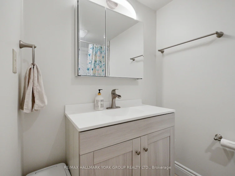 604-250 Davis Drive, Newmarket, ON, L3Y 7T7 - 9