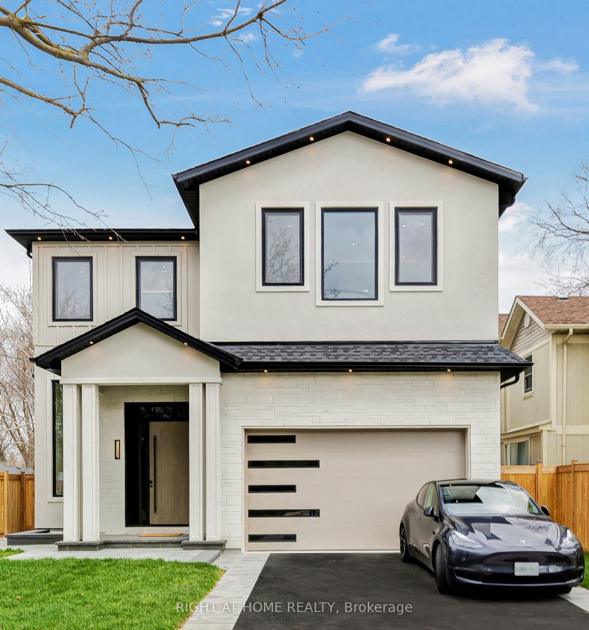 84 Mosley Street, Aurora, ON, L4G 1H1
