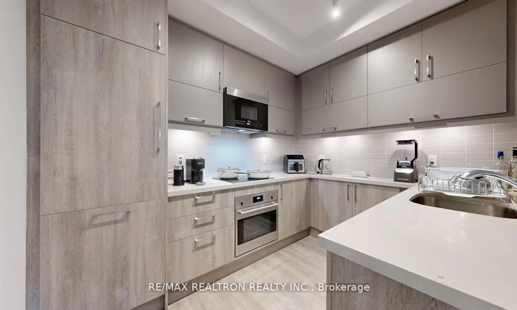 319C-38 Simcoe Promenade Circle