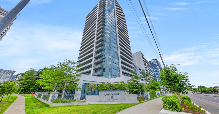 1601-7890 Bathurst Street, Vaughan, ON, L4J 0J8