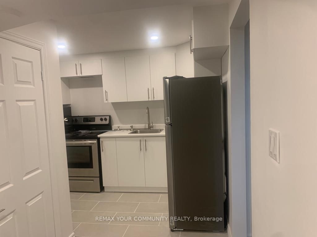 Basement-371 Selby Crescent, Newmarket, ON, L3Y 6E2 - 2