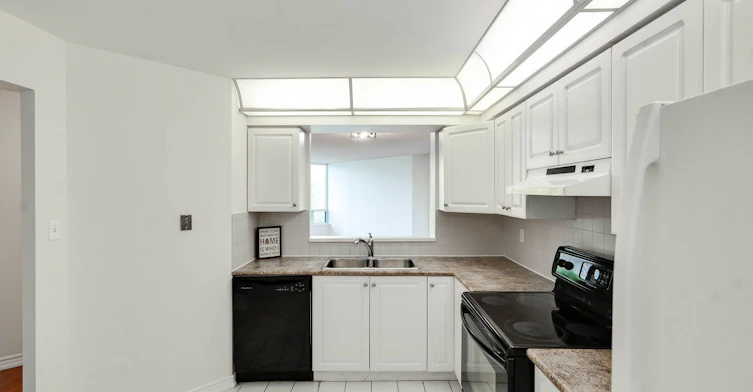 506-120 Promenade Circle, Vaughan, ON, L4J 7W9 - 7