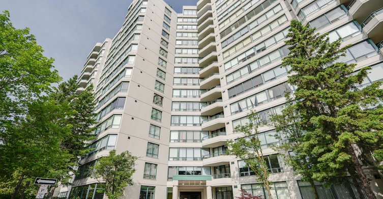 506-120 Promenade Circle, Vaughan, ON, L4J 7W9