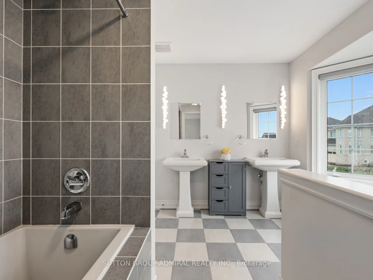 2 William Luck Avenue, East Gwillimbury, ON, L9N 0S1 - 34