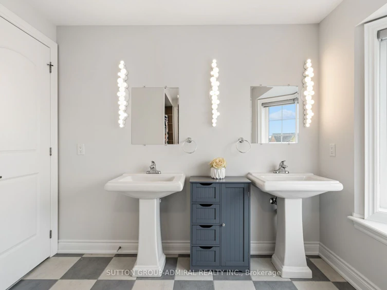 2 William Luck Avenue, East Gwillimbury, ON, L9N 0S1 - 35