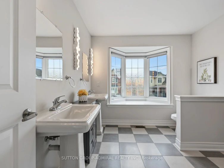 2 William Luck Avenue, East Gwillimbury, ON, L9N 0S1 - 33