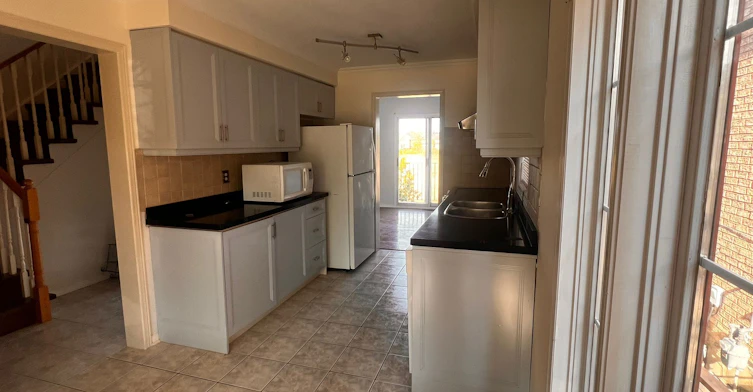 Main & 2nd-641 Walpole Crescent, Newmarket, ON, L3X 2B6 - 4