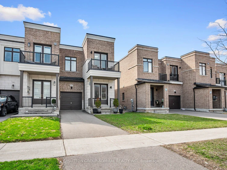 197 Elyse Court, Aurora, ON, L4G 2C9