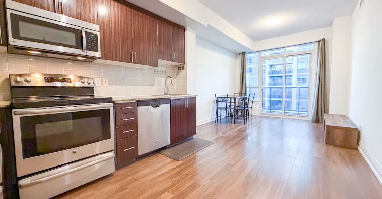735-7161 Yonge Street, Vaughan, ON, L3T 0C8