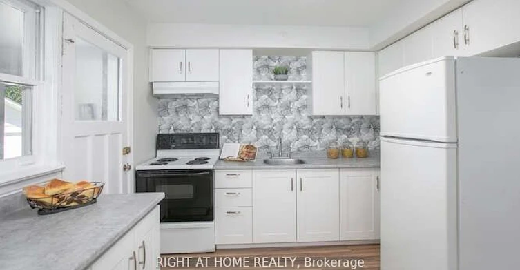 Main Floor-57 Wilstead Drive, Newmarket, ON, L3Y 4T8 - 3