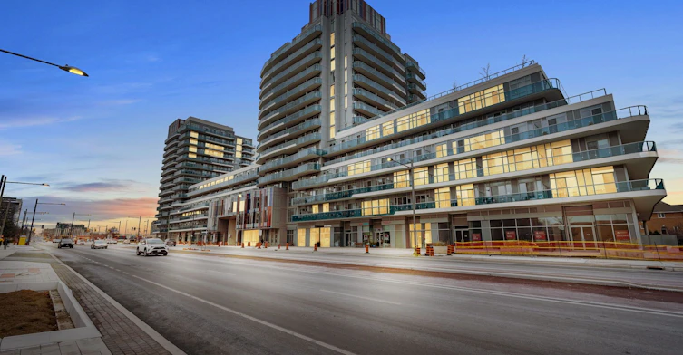 Ph01-9471 Yonge Street, Richmond Hill, ON, L4C 0Z5