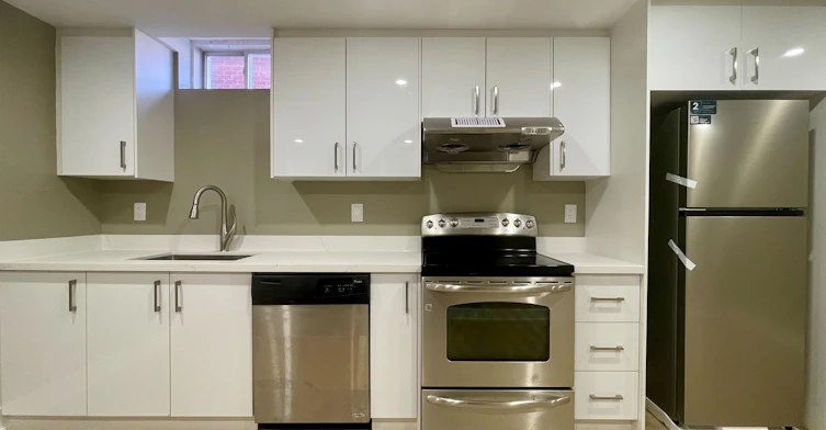 Lower-824 College Manor Drive, Newmarket, ON, L3Y 8G6 - 16