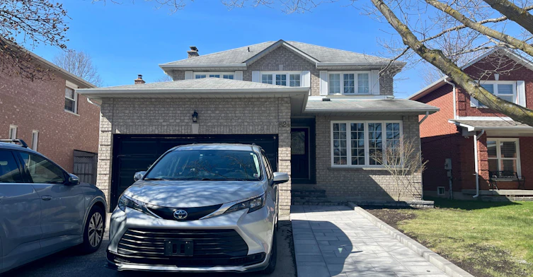 Lower-824 College Manor Drive, Newmarket, ON, L3Y 8G6