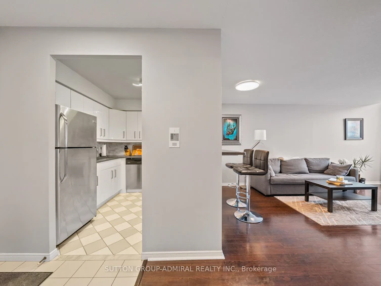 1103-81 Townsgate Drive, Vaughan, ON, L4J 8E6 - 2