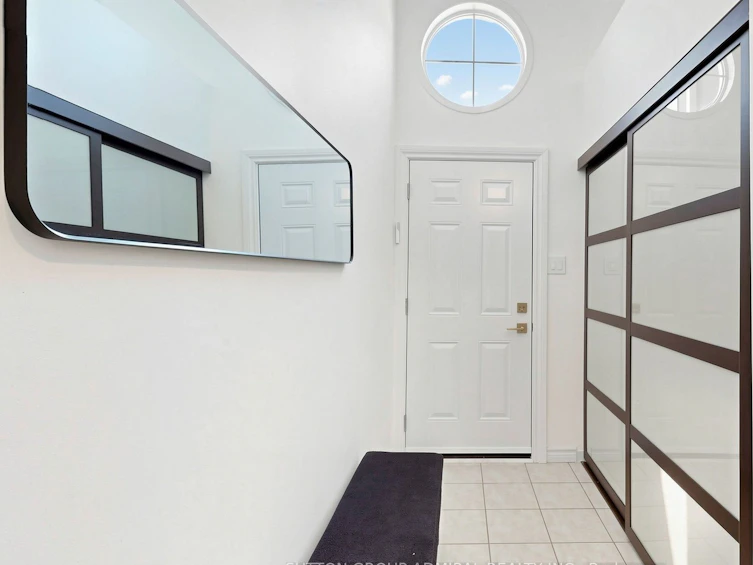 48-52 Brandy Lane Way, Newmarket, ON, L3Y 8P7 - 3