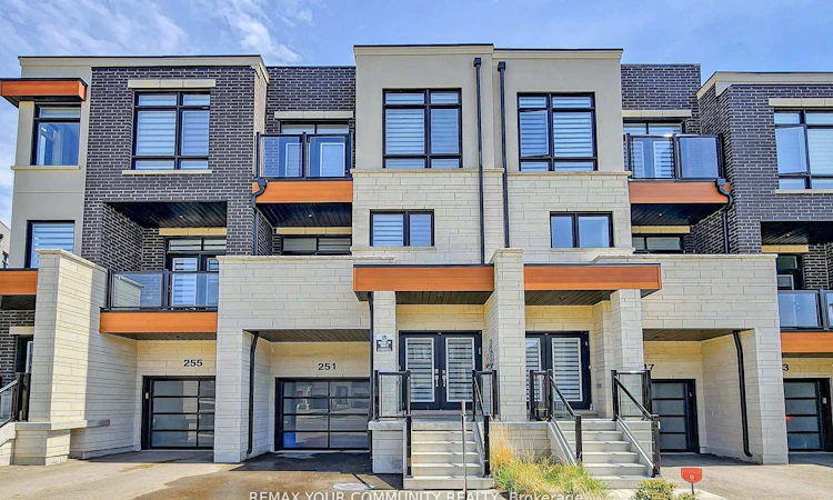 251 Thomas Cook Avenue