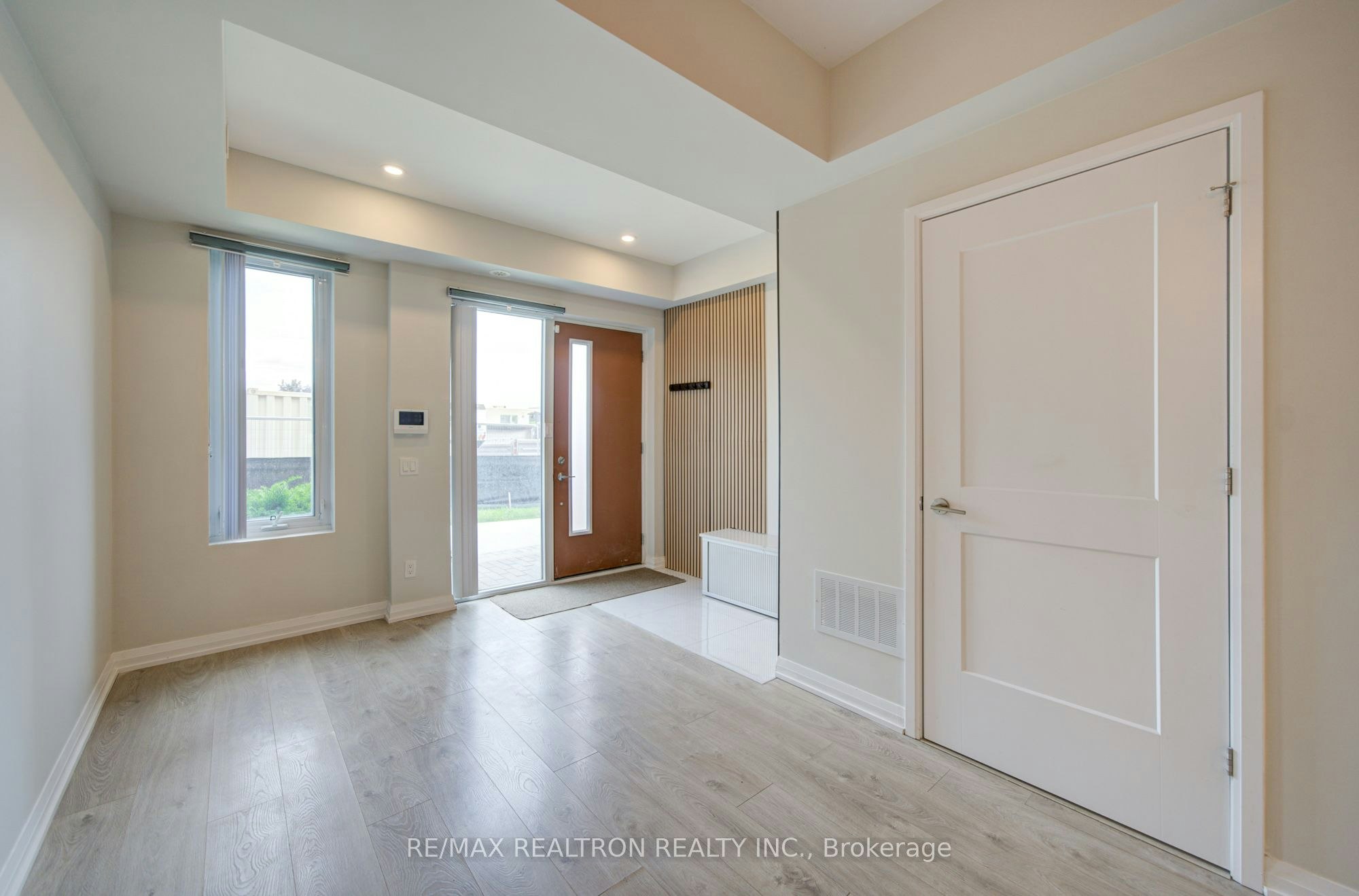 Th33-1050 Portage Parkway, Vaughan, ON, L4K 0K3 - 10