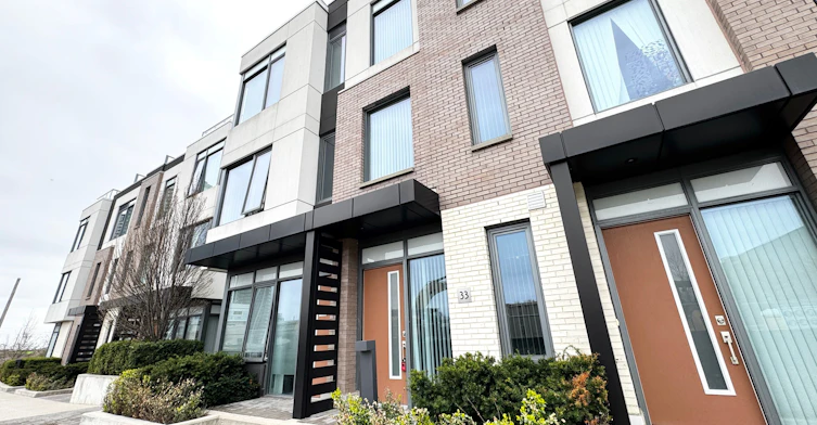 Th33-1050 Portage Parkway, Vaughan, ON, L4K 0K3 - 2