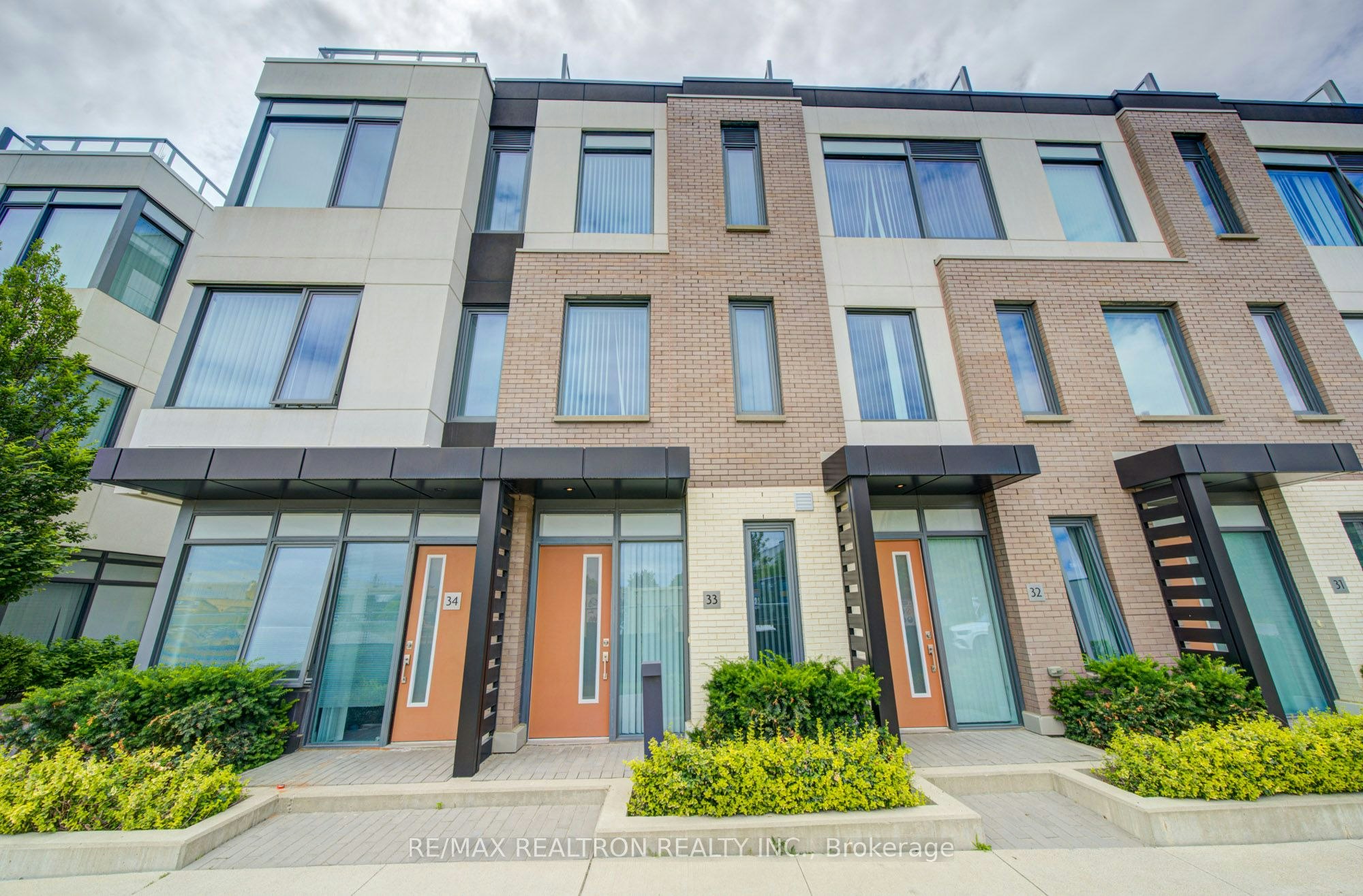 Th33-1050 Portage Parkway, Vaughan, ON, L4K 0K3 - 2