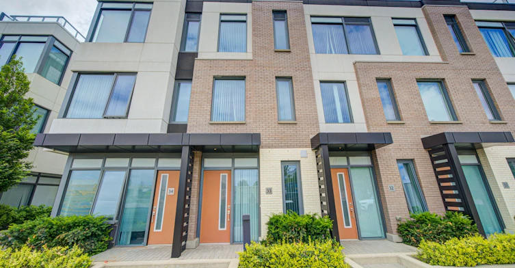 Th33-1050 Portage Parkway, Vaughan, ON, L4K 0K3 - 2