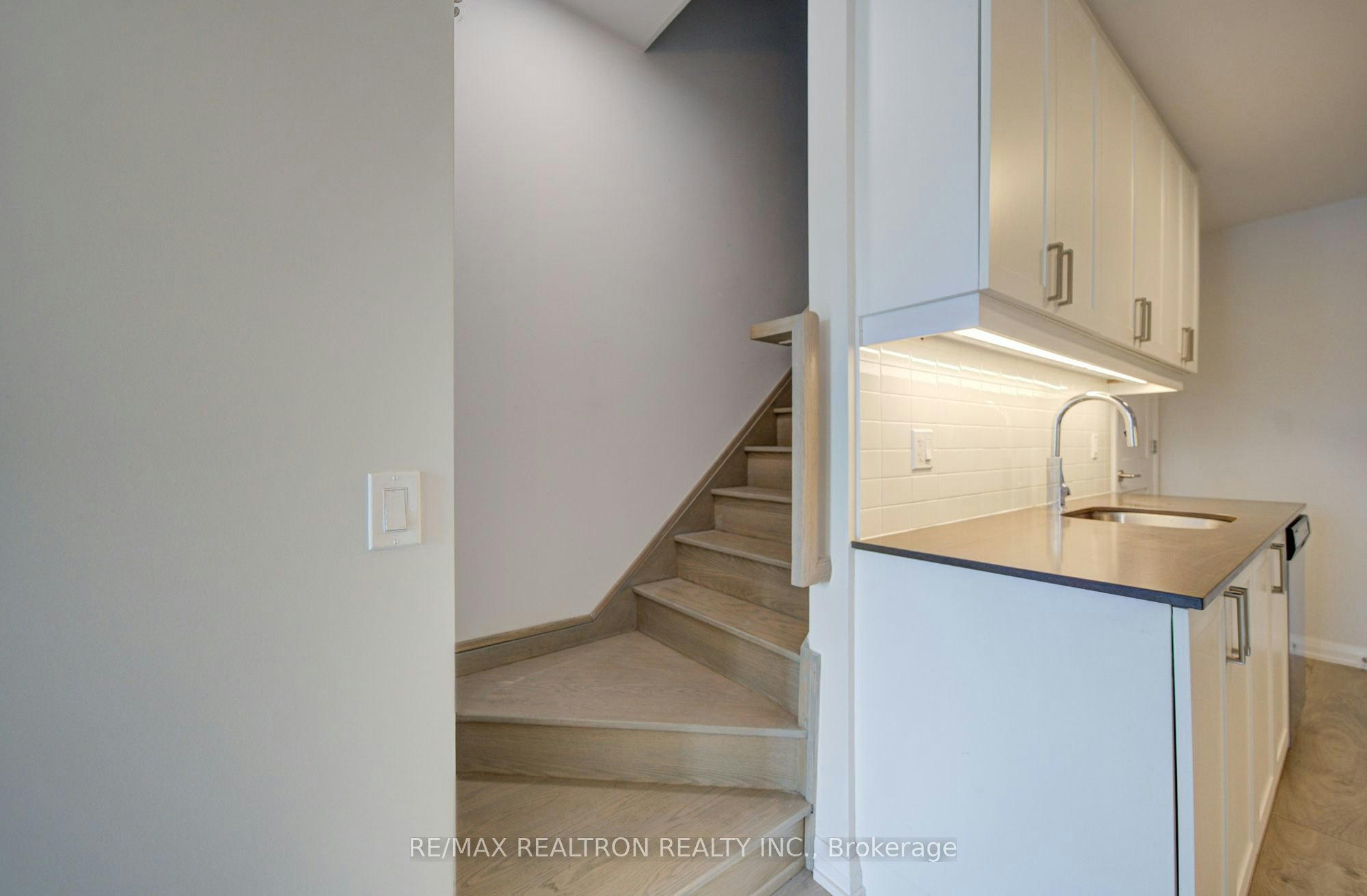 Th33-1050 Portage Parkway, Vaughan, ON, L4K 0K3 - 11
