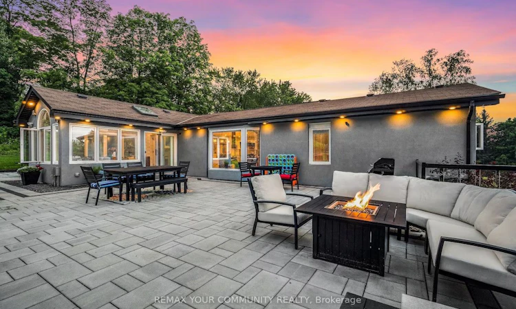 3433 Mount Albert Road