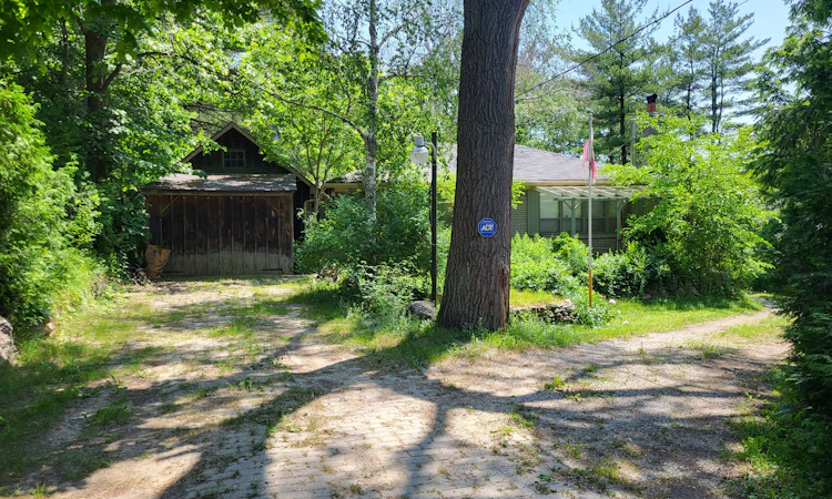 11419 Bathurst Street