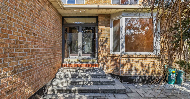 21 Kersey Crescent, Richmond Hill, ON, L4C 3W2 - 2