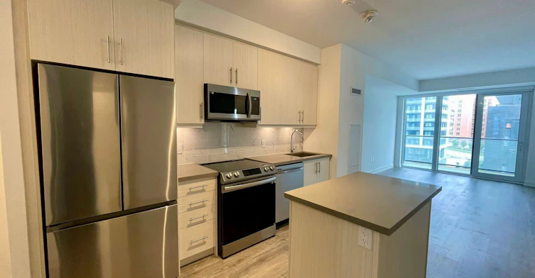 705-105 Oneida Crescent, Richmond Hill, ON, L4B 0H6 - 2