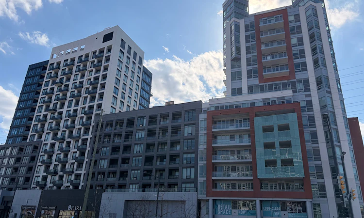415-8888 Yonge St Street