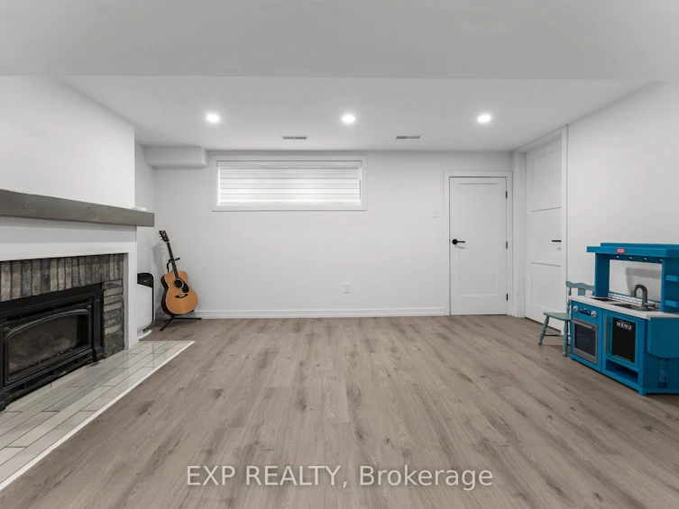 16 Lorne Street, Georgina, ON, L0E 1L0 - 25